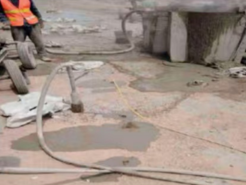 右江水泥混凝土路面板底注浆技术 路面脱空注浆整治方案